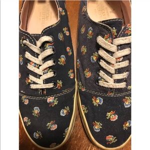 •SOLD•     AE shoes